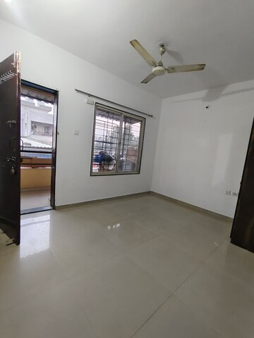 Room in 1 BHK Apartment at Vishwaneel Residency, Chandan Nagar – for Rent