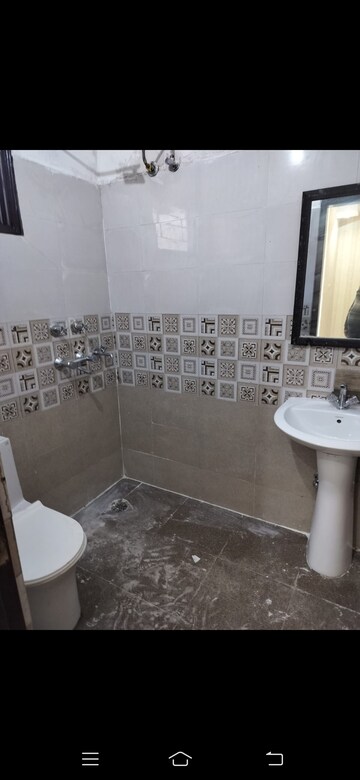 Team Area in 2 BHK Builder Floor at Dhakoli – for Rent