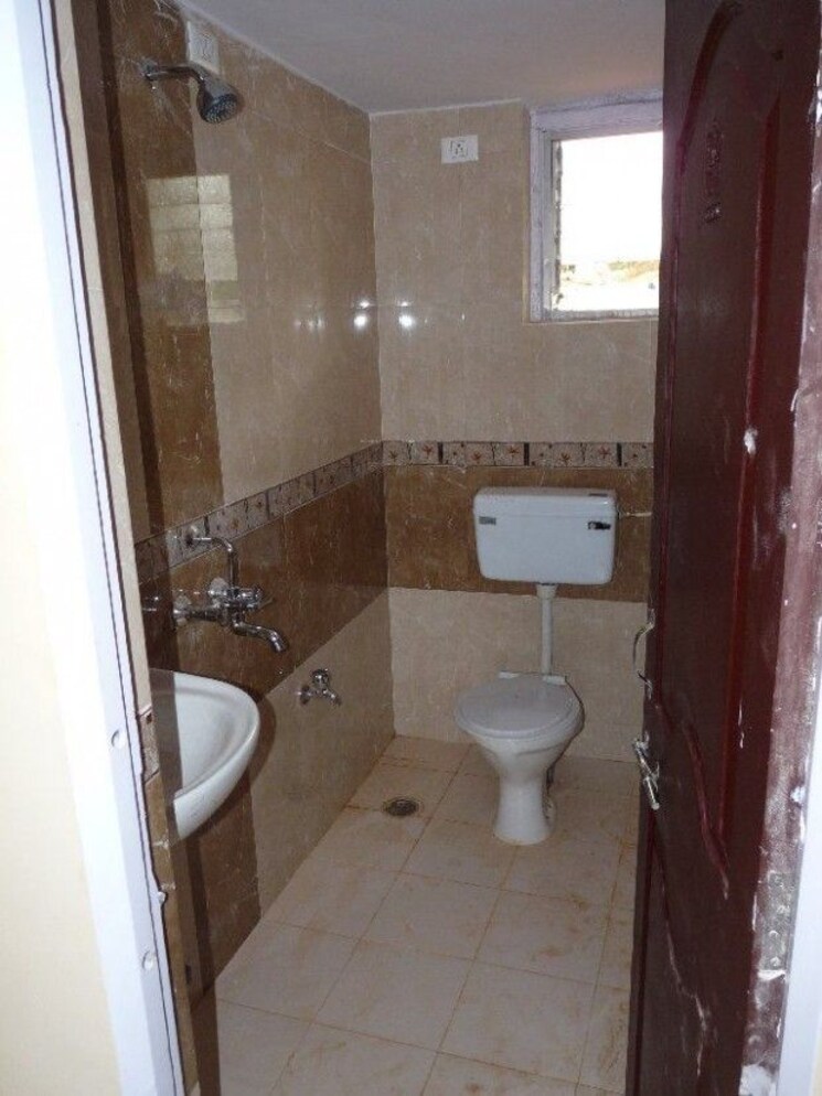 Bathroom, vineet khand Pg For Girls In Vineet Khand 9730466