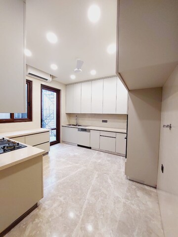 Room in 3 BHK Builder Floor at East Of Kailash – for Sale