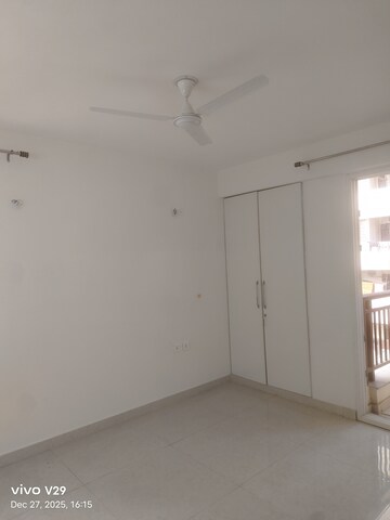 Room in 3 BHK Apartment at Cameron Courts, Sector 43 – for Sale