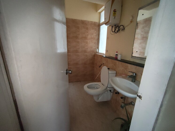 Bathroom, jaypee-kensington-park-plot 2 Bedroom 1107 Sq.Ft. Apartment In Sector 133 Noida 9730609