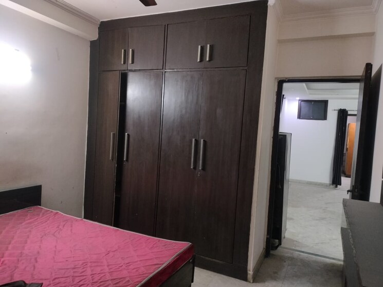 Room, paryavaran complex 3 Bedroom 1025 Sq.Ft. Builder Floor In Paryavaran Complex Delhi 9730627