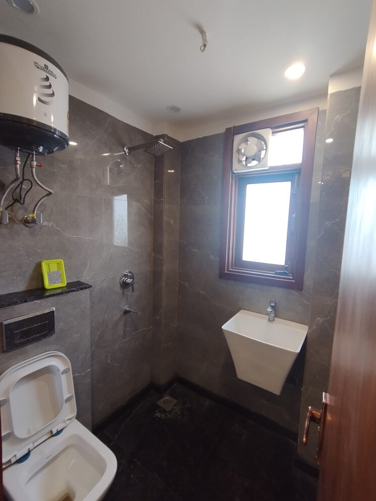 Bathroom, bhogal 3 Bedroom 900 Sq.Ft. Independent House In Bhogal Delhi 9730633