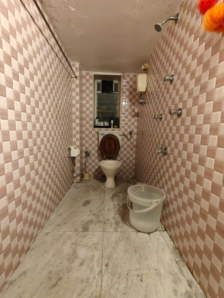 Bathroom, shiv-shaila 1 Bedroom 550 Sq.Ft. Apartment In Worli Mumbai 9730647