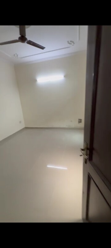 Room in 3.5 BHK Villa at Sector 14 – for Rent