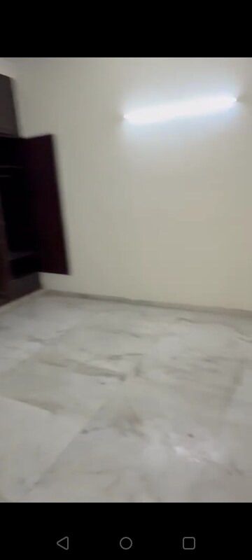 Room in 3.5 BHK Villa at Sector 14 – for Rent