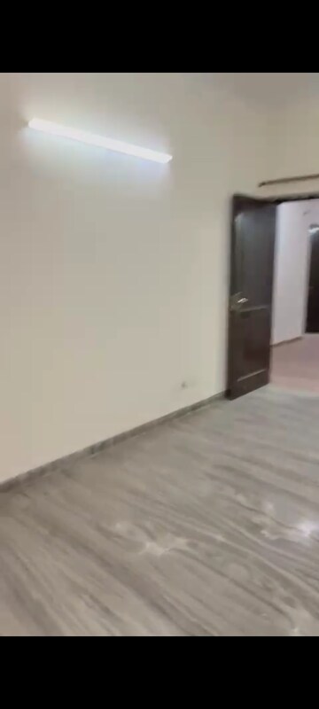 Room in 3.5 BHK Villa at Sector 14 – for Rent