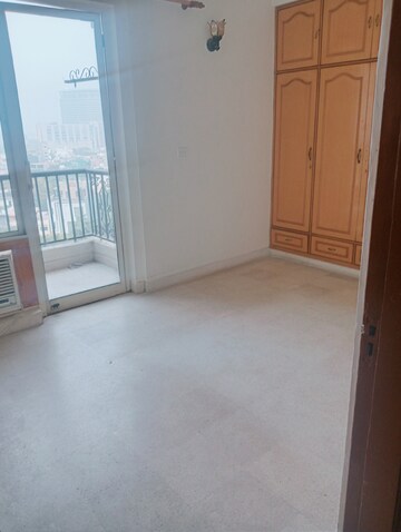 Room in 2 BHK Apartment at DLF Regency Park I, Dlf Phase iv – for Rent