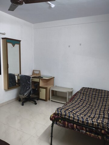 Bedroom in 1 BHK Apartment at Vile Parle West – for Rent