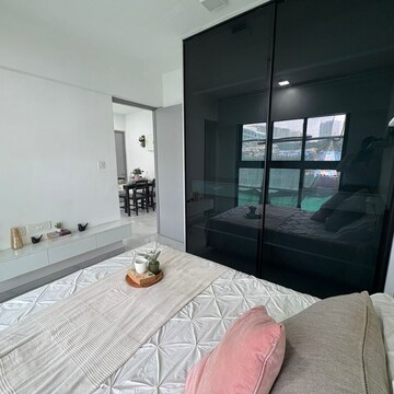 Bedroom in 2 BHK Apartment at Jogeshwari West – for Sale