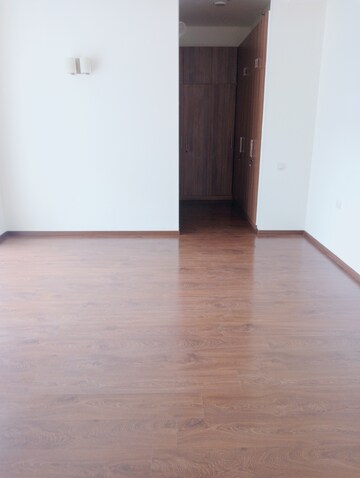 Room in 3.5 BHK Apartment at Vipul Greens, Sector 48 – for Rent