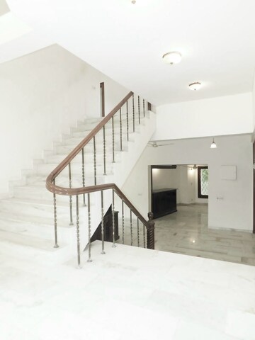 Staircase in 4 BHK Independent House at Saket – for Rent