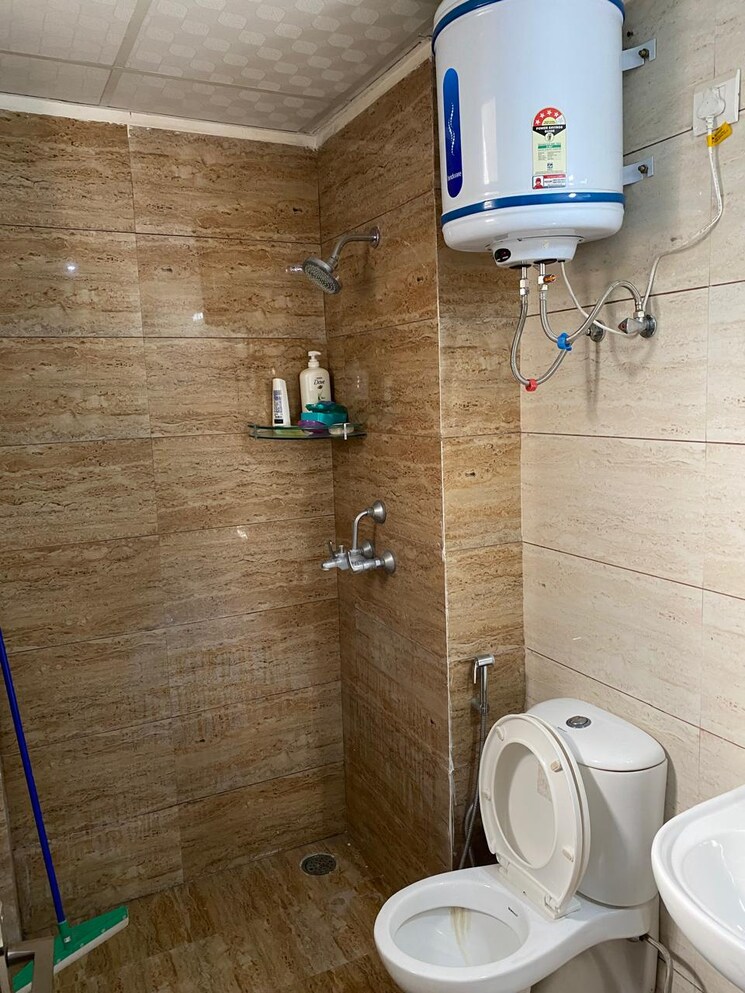 Bathroom, highland-park-chandigarh 2 Bedroom 1500 Sq.Ft. Apartment In Bhabat Zirakpur 9730774