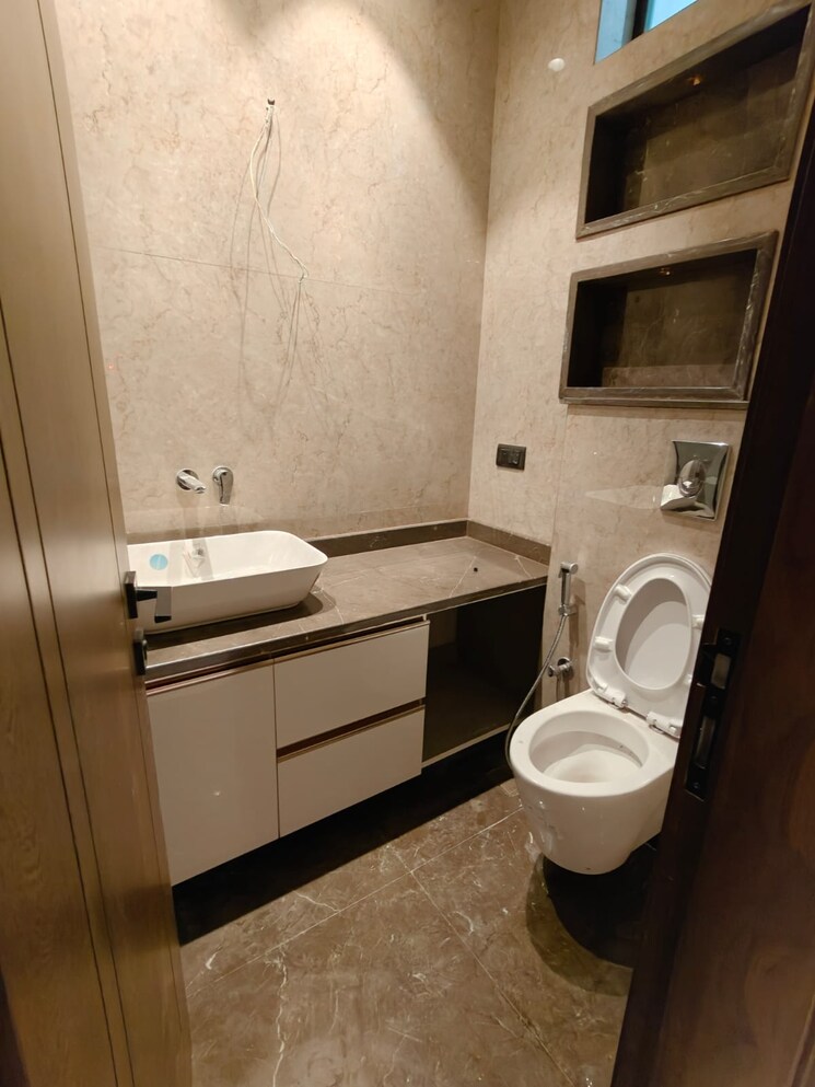 Bathroom, defence colony 3 Bedroom 2600 Sq.Ft. Builder Floor In Defence Colony Delhi 9730784