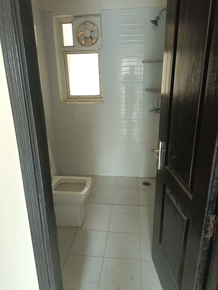 Bathroom, aims-golf-avenue-ii 2 Bedroom 930 Sq.Ft. Apartment In Sector 75 Noida 9730806