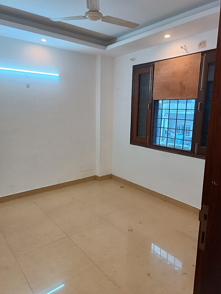 Cover Image, chittaranjan park 3 Bedroom 1100 Sq.Ft. Builder Floor In Chittaranjan Park Delhi 9730857