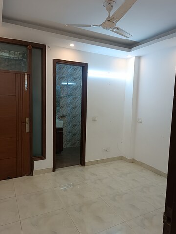 Room in 3 BHK Builder Floor at Chittaranjan Park – for Sale