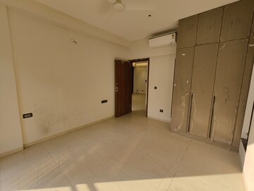 Room in 3 BHK Apartment at Cooke Town – for Rent