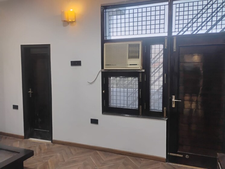 Room, virat nagar 6 Bedroom 250 Sq.Yd. Independent House In Virat Nagar Panipat 9730871