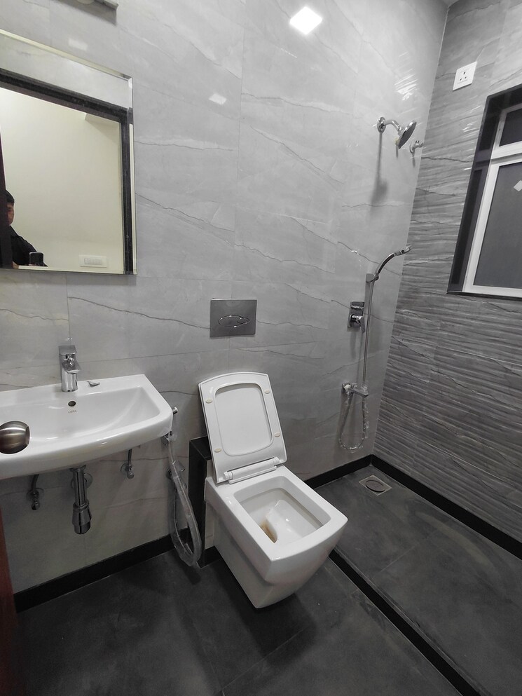 Bathroom, triumph-swastik 2 Bedroom 621 Sq.Ft. Apartment In Malad West Mumbai 9730870