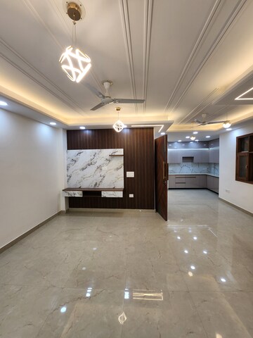 Room in 3 BHK Builder Floor at Palm Residency Chhatarpur, Chattarpur – for Sale