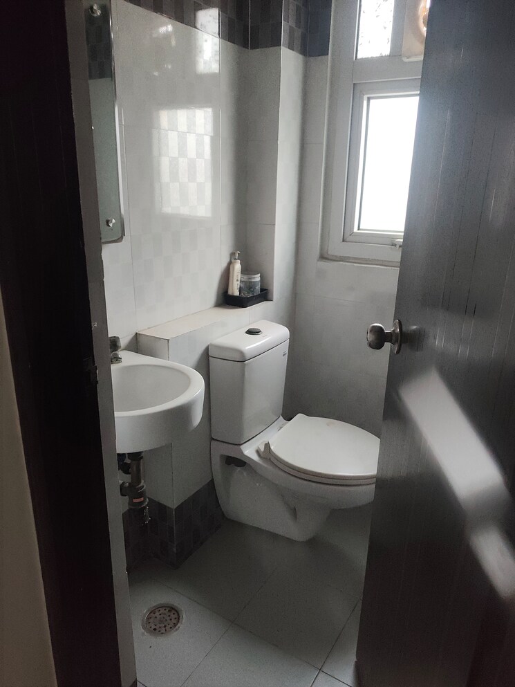 Bathroom, sunshine-helios 4 Bedroom 2850 Sq.Ft. Apartment In Sector 78 Noida 9730940
