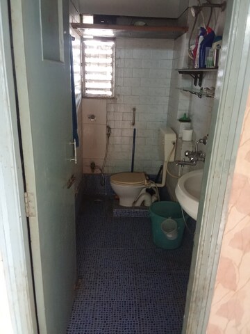 Bathroom in 2 BHK Apartment at Mermaid Seaview, Cbd Belapur Sector 11 – for Sale