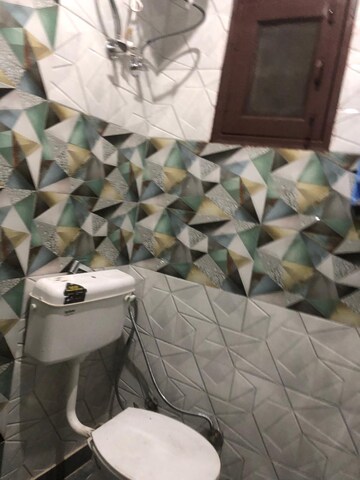 Bathroom in 2.5 BHK Builder Floor at Mayur Vihar – for Rent
