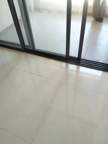 Room in 3.5 BHK Apartment at Raheja Vistas Phase 1, Mohammadwadi – for Rent