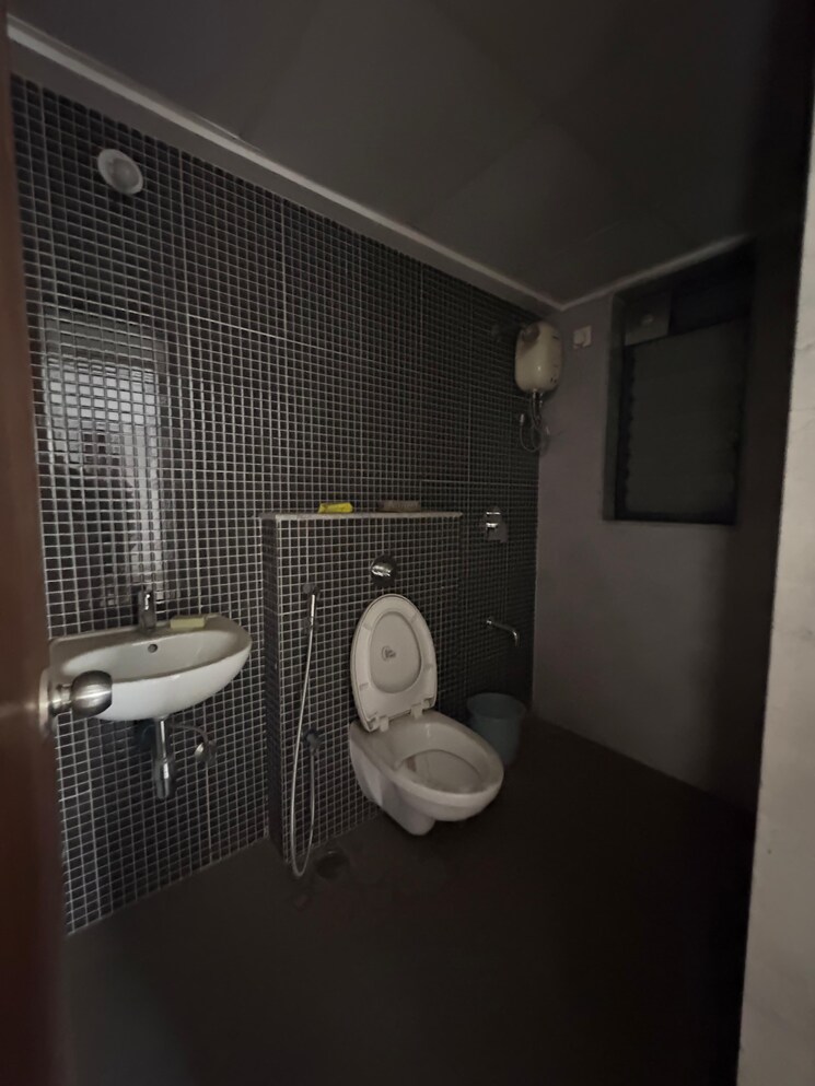 Bathroom, lodha-casa-lagoona 2 Bedroom 928 Sq.Ft. Apartment In Shilphata Thane 9731063