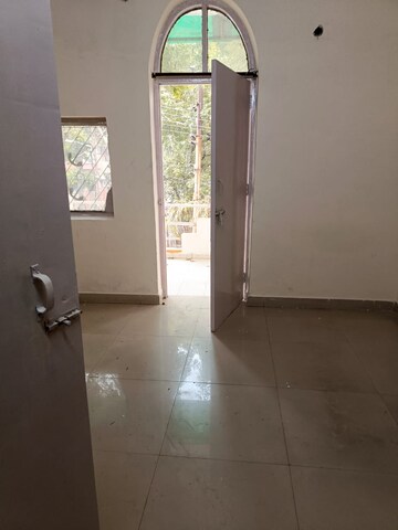 Room in 2 BHK Independent House at RWA Apartments, Sector 31 – for Rent