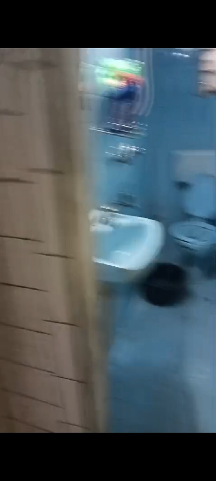 Bathroom, kurla east 1 Bedroom 500 Sq.Ft. Apartment In Kurla East Mumbai 9731078