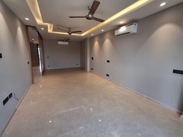 Room in 3 BHK Builder Floor at Greater Kailash I – for Rent