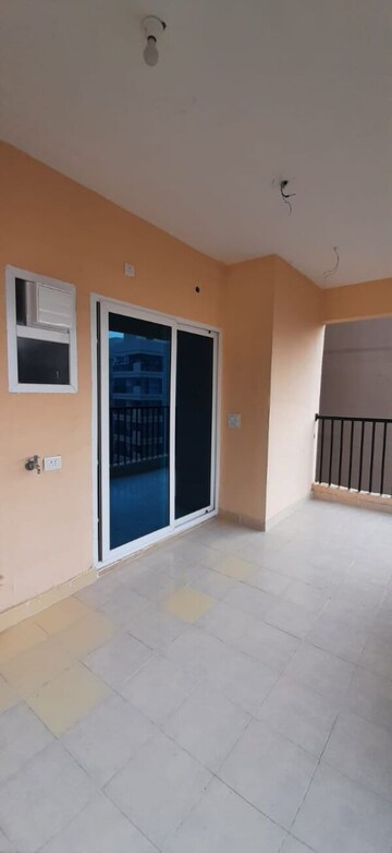 Room in 2 BHK Apartment at Gaur City 2 - 14th Avenue, Sector 16c Greater Noida – for Rent