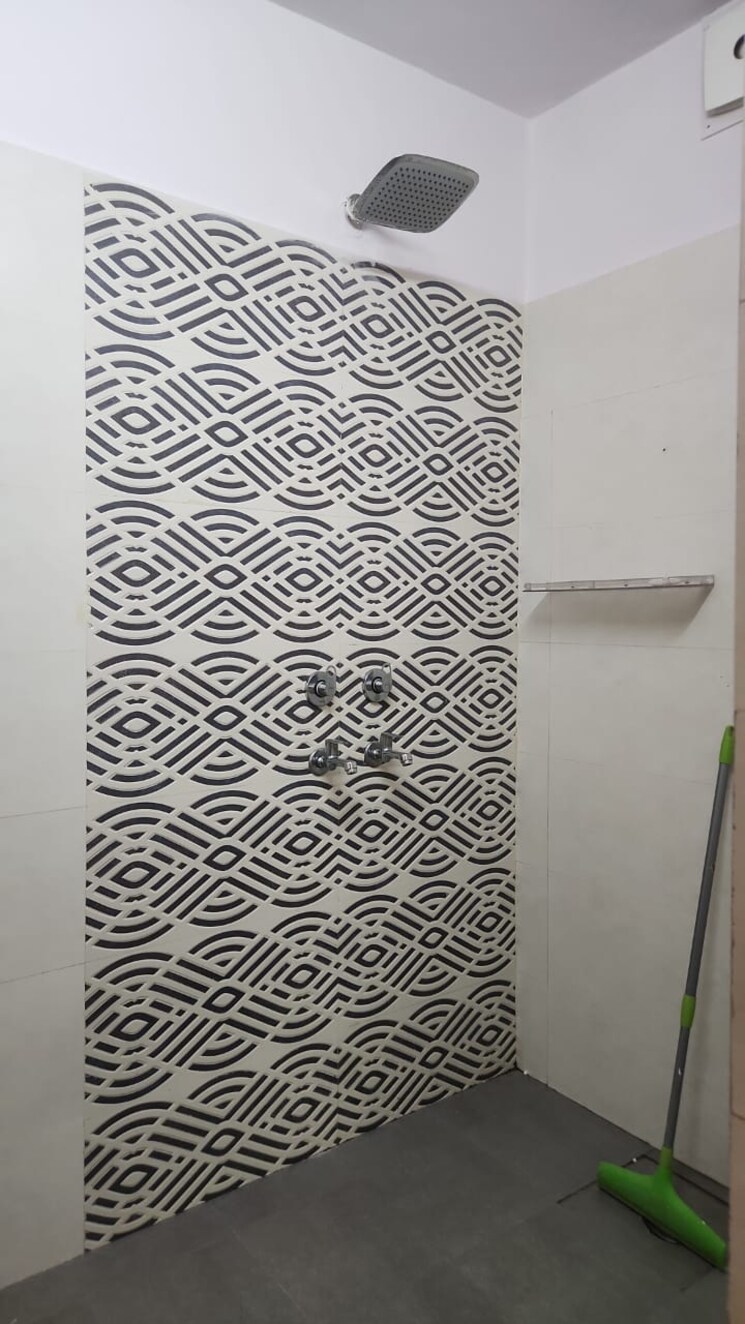 Bathroom, east of kailash 1 Bedroom 1000 Sq.Ft. Builder Floor In East Of Kailash Delhi 9731172