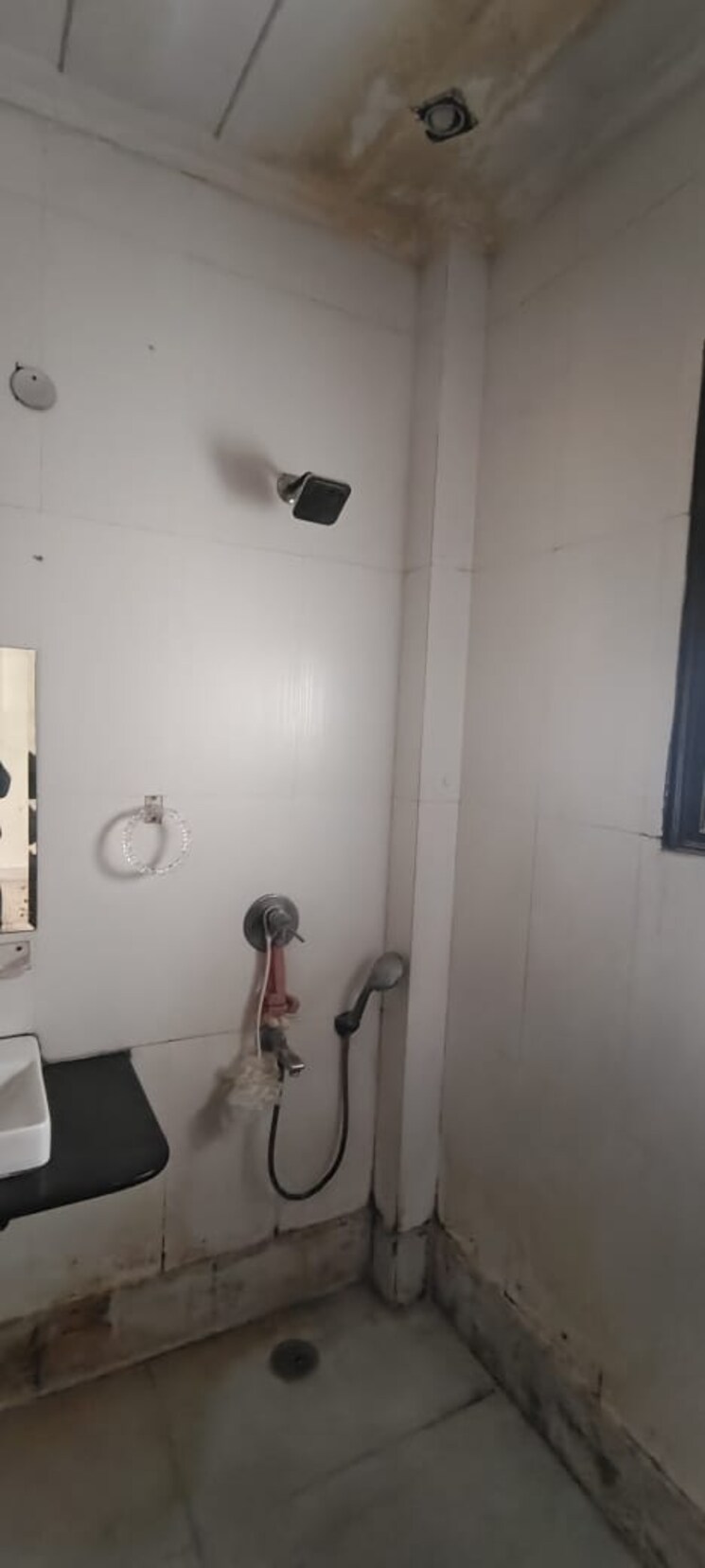 Bathroom, roop nagar 4 Bedroom 2700 Sq.Ft. Builder Floor In Roop Nagar Delhi 9731185