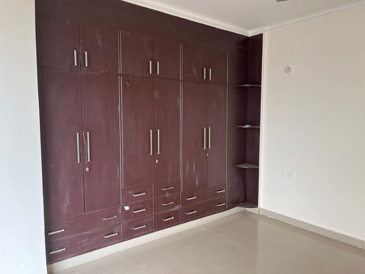 undefined, sector 27 5 Bedroom 3500 Sq.Ft. Penthouse In Sector 27 Panchkula 9731218