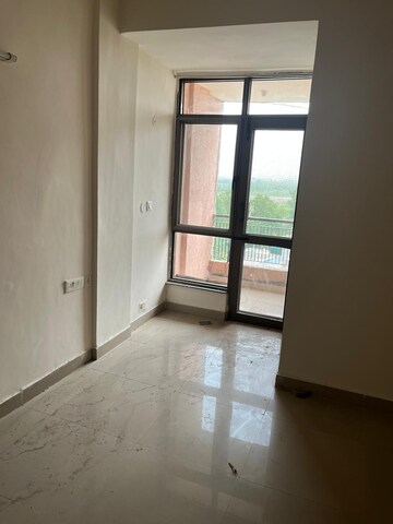 Room in 5 BHK Penthouse at Sector 27 – for Sale