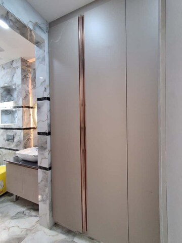 Building Lobby in 3.5 BHK Builder Floor at South City 2 – for Sale