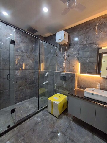 Bathroom in 3.5 BHK Builder Floor at South City 2 – for Sale