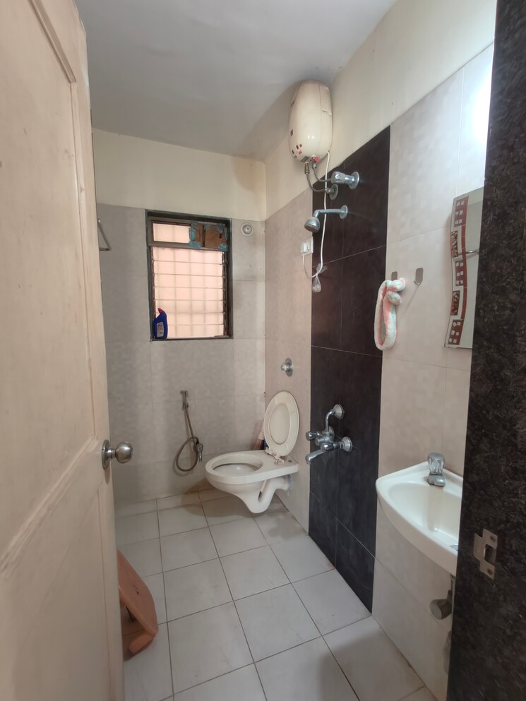 Bathroom, vihang-garden 2 Bedroom 745 Sq.Ft. Apartment In Pokhran Road No One Thane 9731234