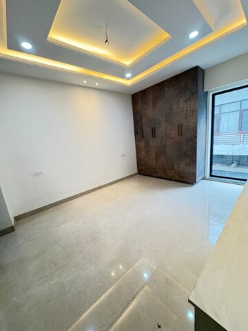 Room in 3 BHK Builder Floor at Sector 10 – for Sale