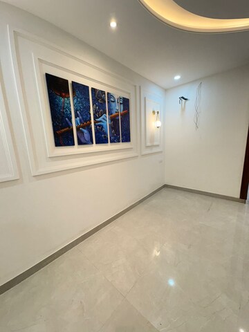 Room in 3 BHK Builder Floor at Sector 10 – for Sale