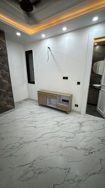 Bathroom in 4 BHK Builder Floor at South City 2 – for Sale