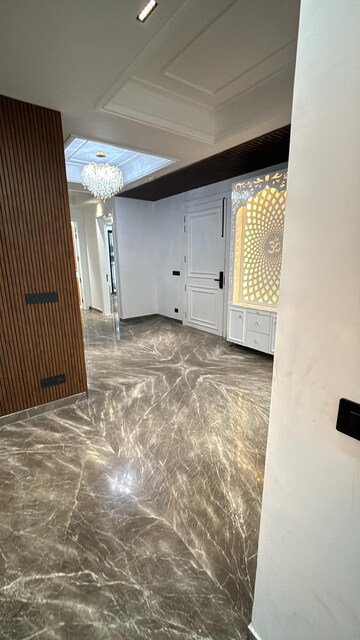 Room in 4 BHK Builder Floor at South City 2 – for Sale