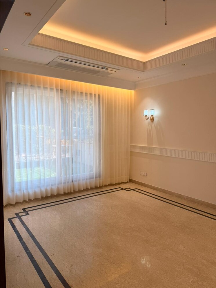 Room, sector 12 panchkula 6+ Bedroom 350 Sq.Yd. Villa In Sector 12 Panchkula Panchkula 9731246