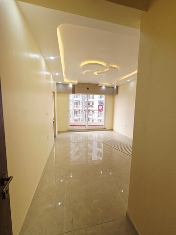 Furnished Amenities in 3.5 BHK Apartment at Rishita Mulberry Heights, Sushant Golf City – for Rent