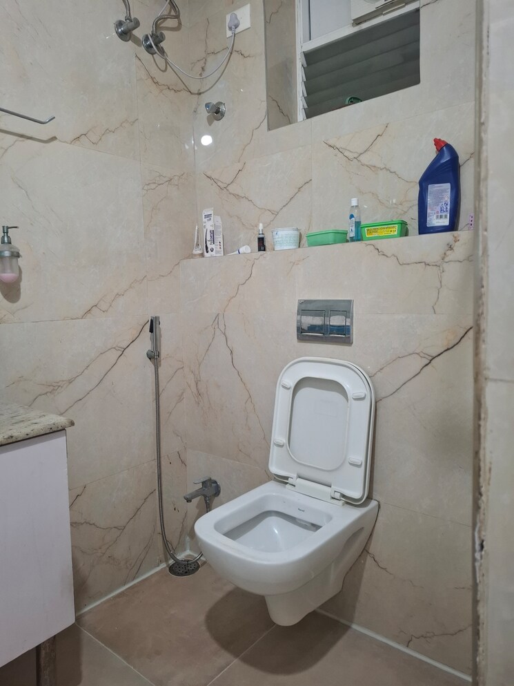 Bathroom, banjara hills 3 Bedroom 2000 Sq.Ft. Apartment In Banjara Hills Hyderabad 9731258