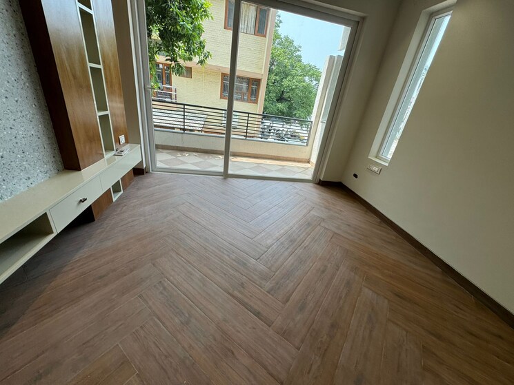 Room, sector 7 3 Bedroom 250 Sq.Yd. Builder Floor In Sector 7 Panchkula 9731259